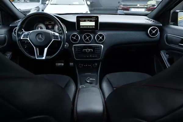 Mercedes-Benz A 200 2015 - 18900 EUR, 174000 km - AUTO.MOTO.pt - 174000km - foto 11 de 25
