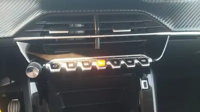 Peugeot 208 2022 - 13565 EUR, 63583 km - AUTO.MOTO.pt - 63583km - foto 30 de 37