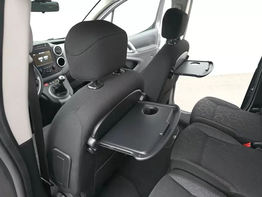 Peugeot Partner 2017 - 12490 EUR, 129000 km - AUTO.MOTO.pt - 129000km - foto 25 de 27