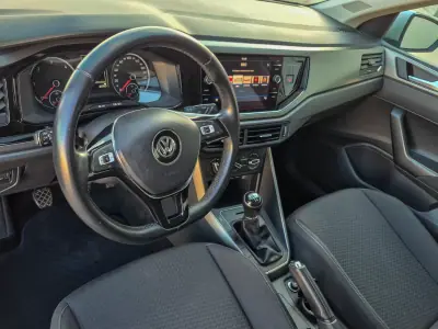 Volkswagen Polo 2018 - 12900 EUR, 99947 km - AUTO.MOTO.pt - 99947km - foto 7 de 11