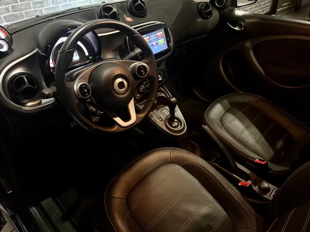 Smart ForFour 2018 - 11990 EUR, 58000 km - AUTO.MOTO.pt - 58000km - foto 14 de 18