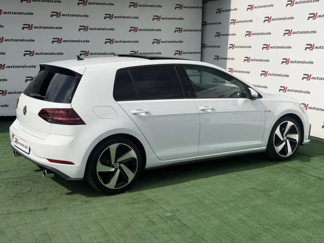 Volkswagen Golf 2018 - 26990 EUR, 148000 km - AUTO.MOTO.pt - 148000km - foto 11 de 15