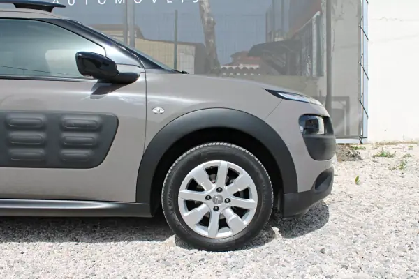 Citroën C4 Cactus 2014 - 11950 EUR, 148141 km - AUTO.MOTO.pt - 148141km - foto 4 de 27