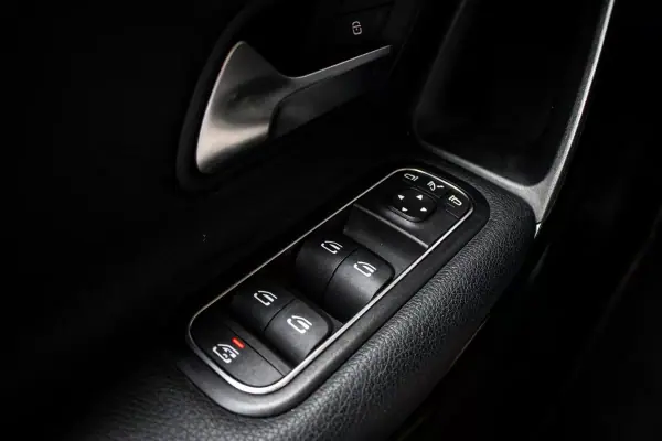 Mercedes-Benz A 180 2018 - 19450 EUR, 203998 km - AUTO.MOTO.pt - 203998km - foto 16 de 37
