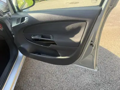 Opel Corsa 2010 - 5100 EUR, 183000 km - AUTO.MOTO.pt - 183000km - foto 13 de 23