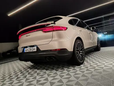 Porsche Cayenne Coupé 2021 - 74750 EUR, 125000 km - AUTO.MOTO.pt - 125000km - foto 4 de 32