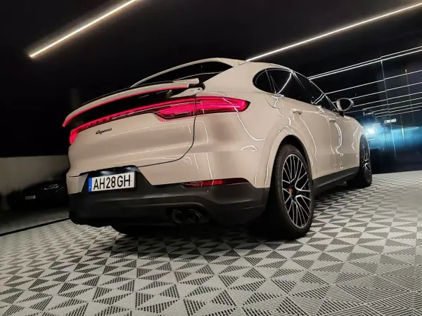 Porsche Cayenne Coupé 2021 - 74750 EUR, 125000 km - AUTO.MOTO.pt - 125000km - foto 4 de 32
