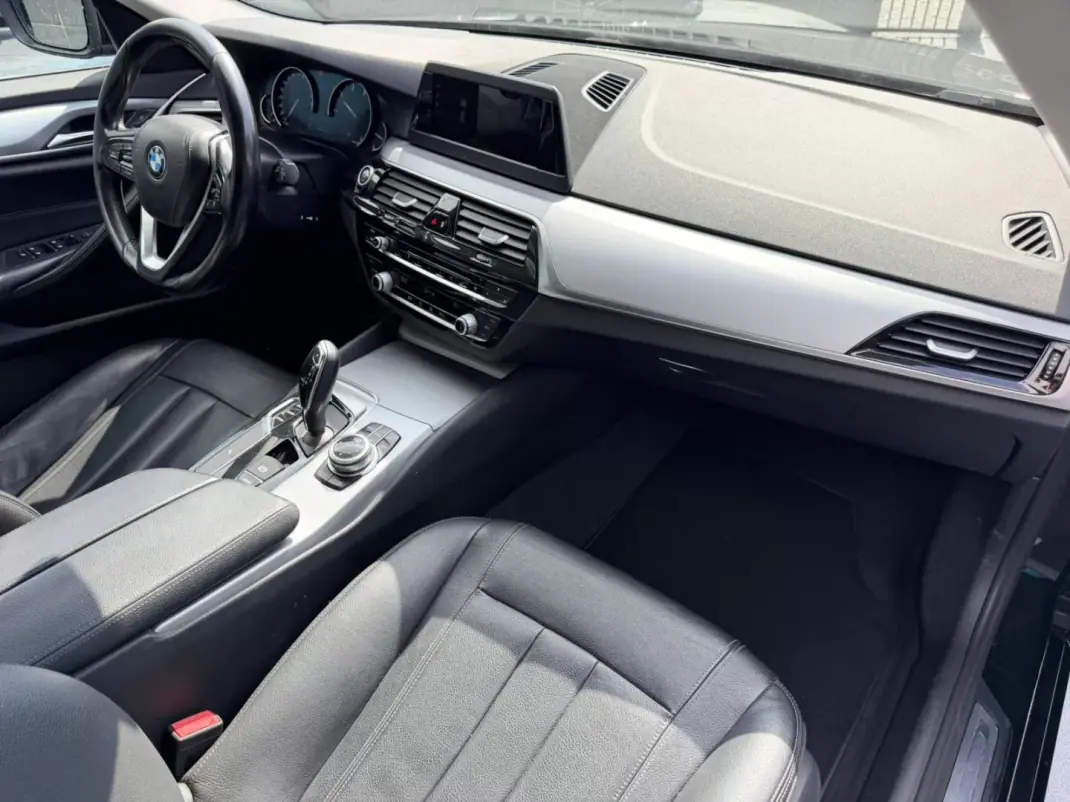 BMW 520 2017 - 21900 EUR, 217000 km - AUTO.MOTO.pt - 217000km - foto 12 de 12