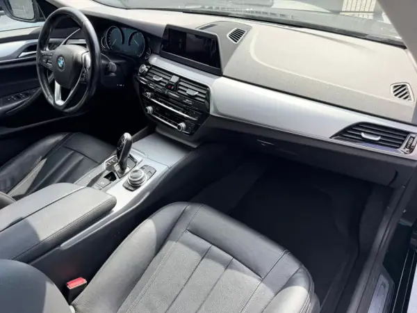 BMW 520 2017 - 21900 EUR, 217000 km - AUTO.MOTO.pt - 217000km - foto 12 de 12