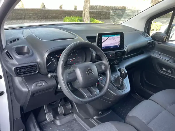 Citroën Berlingo 2021 - 12300 EUR, 118000 km - AUTO.MOTO.pt - 118000km - foto 18 de 38