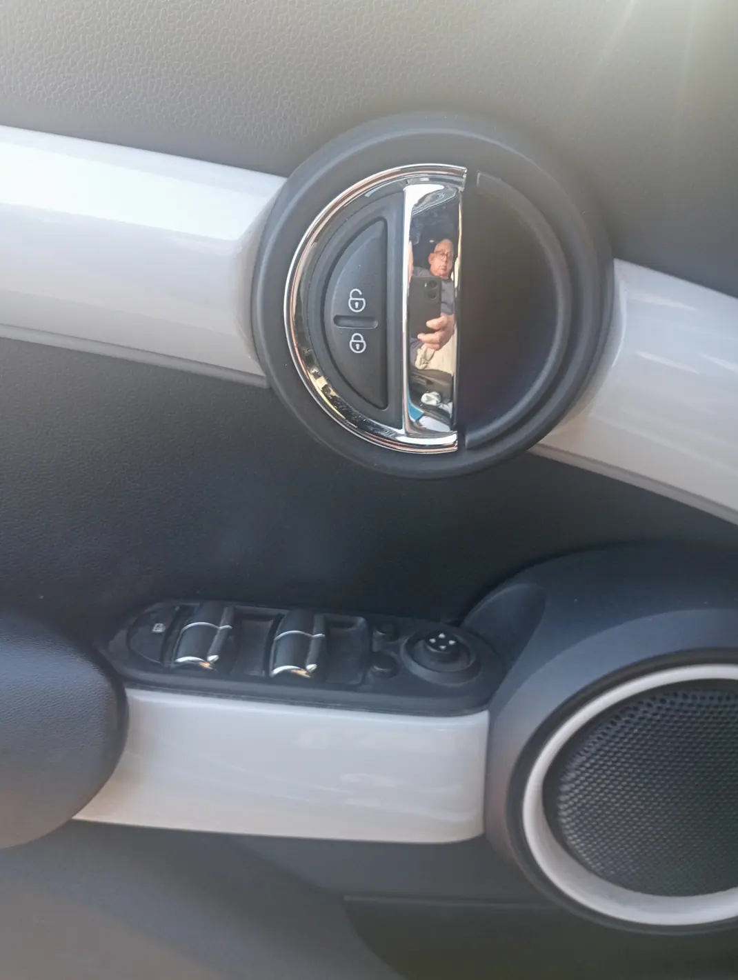 MINI Cooper 2015 - 12500 EUR, 131000 km - AUTO.MOTO.pt - 131000km - foto 7 de 7