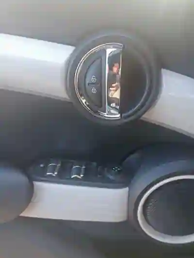 MINI Cooper 2015 - 12500 EUR, 131000 km - AUTO.MOTO.pt - 131000km - foto 7 de 7