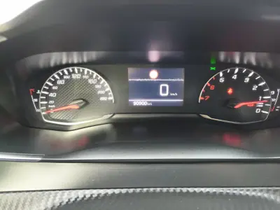 Peugeot 208 2023 - 17900 EUR, 91000 km - AUTO.MOTO.pt - 91000km - foto 10 de 11