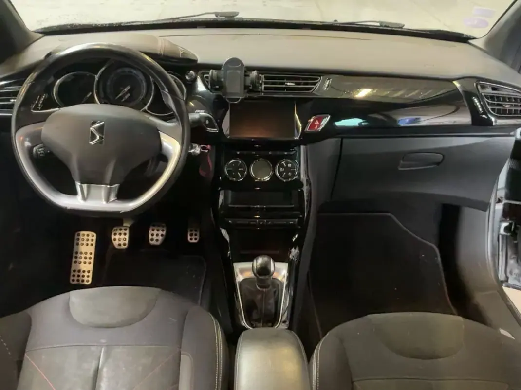 Citroën DS3 2016 - 9750 EUR, 135000 km - AUTO.MOTO.pt - 135000km - foto 8 de 14
