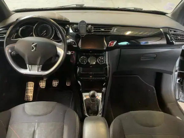 Citroën DS3 2016 - 7990 EUR, 135000 km - AUTO.MOTO.pt - 135000km - foto 8 de 14