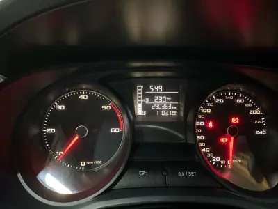 SEAT Ibiza 2014 - 5750 EUR, 290400 km - AUTO.MOTO.pt - 290400km - foto 10 de 19