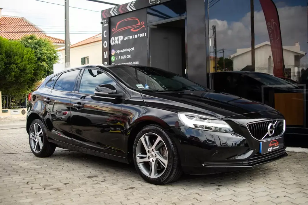 Volvo V40 2017 - 14900 EUR, 135000 km - AUTO.MOTO.pt - 135000km - foto 1 de 17