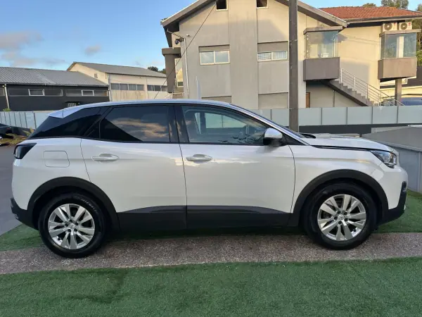 Peugeot 3008 2019 - 13900 EUR, 190000 km - AUTO.MOTO.pt - 190000km - foto 16 de 59