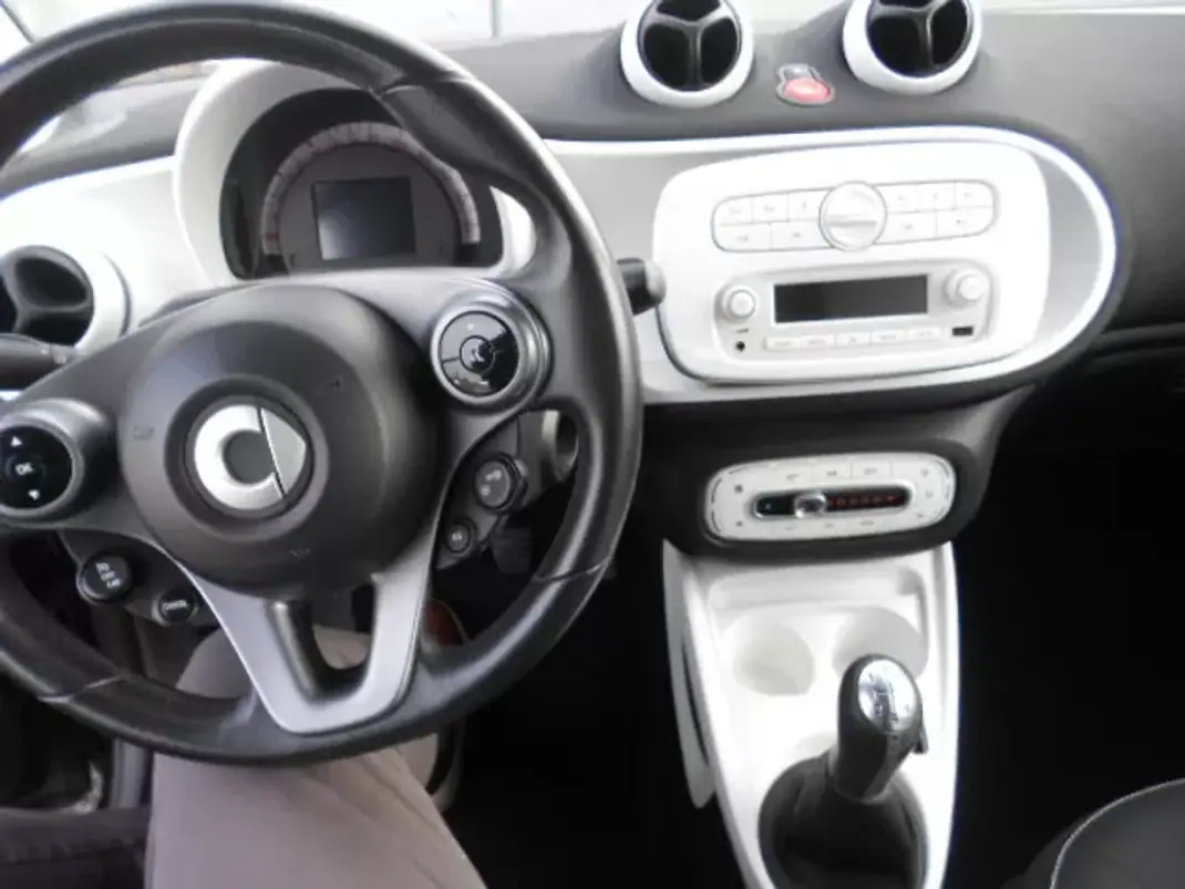 Smart ForFour 2015 - 8750 EUR, 84129 km - AUTO.MOTO.pt - 84129km - foto 9 de 12