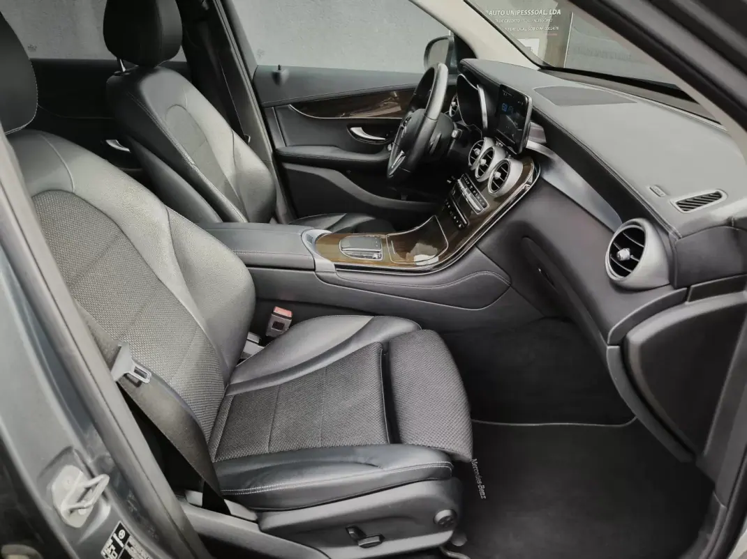 Mercedes-Benz GLC 300 2020 - 36950 EUR, 97454 km - AUTO.MOTO.pt - 97454km - foto 23 de 42