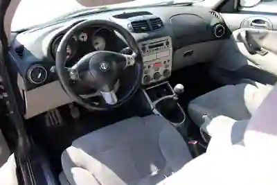 Alfa Romeo GT 2004 - 3800 EUR, 289000 km - AUTO.MOTO.pt - 289000km - foto 19 de 23