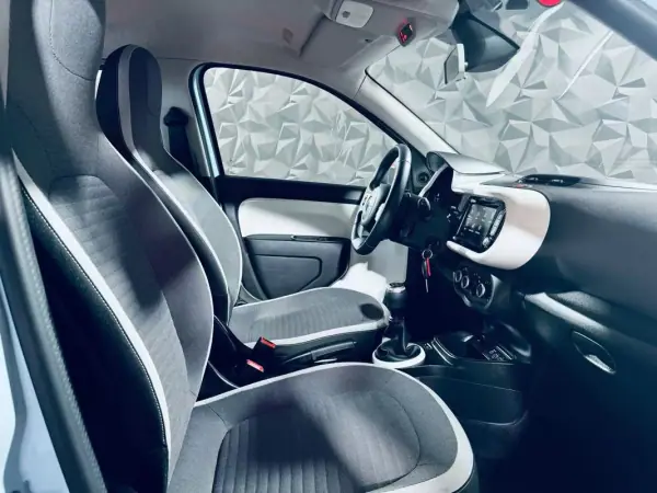 Renault Twingo 2020 - 12990 EUR, 73071 km - AUTO.MOTO.pt - 73071km - foto 16 de 28