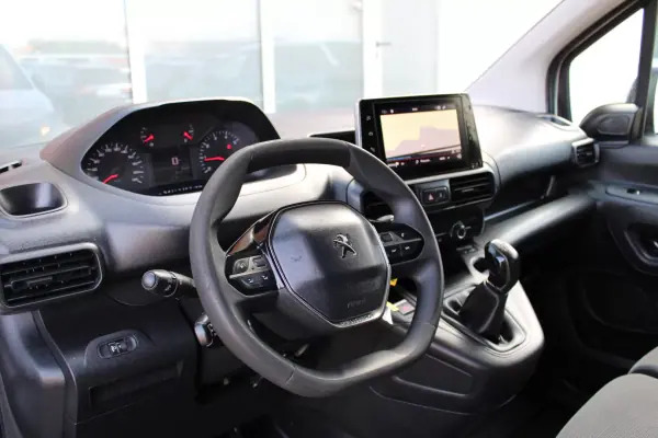 Peugeot Partner 1.5 BlueHDI Premium Longa 2020 - 14990 EUR, 176000 km - AUTO.MOTO.pt - 176000km - foto 11 de 18