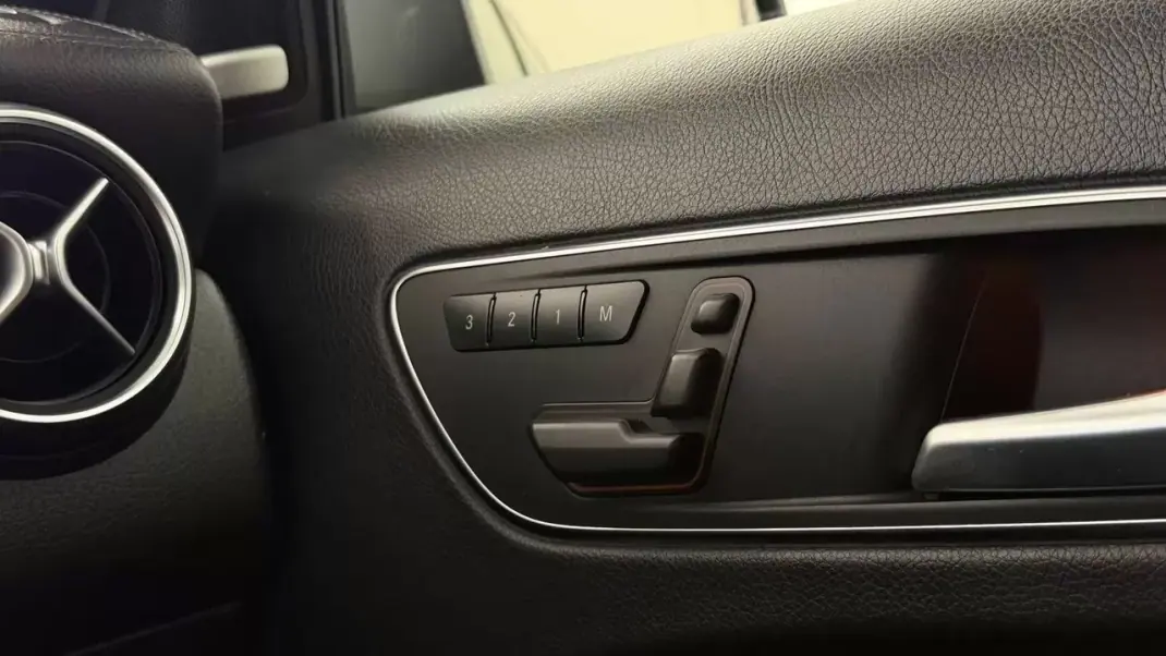 Mercedes-Benz A 180 2013 - 12990 EUR, 237399 km - AUTO.MOTO.pt - 237399km - foto 27 de 28