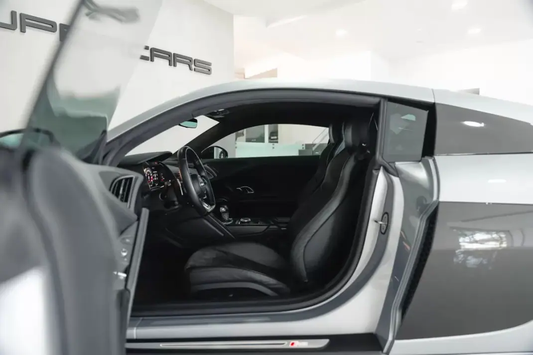 Audi R8 Coupé 2016 - 129950 EUR, 87000 km - 87000km - foto 29 de 51
