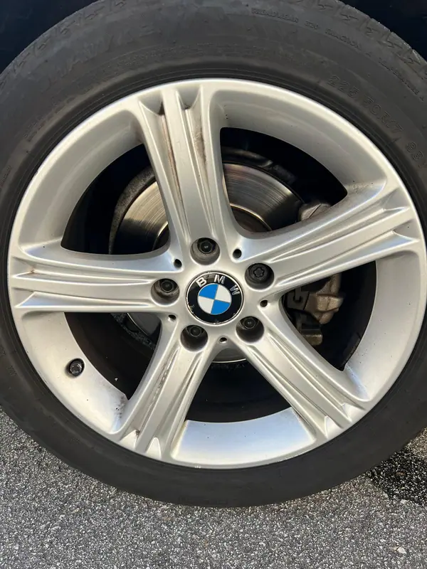 BMW 318 2015 - 13900 EUR, 270000 km - AUTO.MOTO.pt - 270000km - foto 10 de 12