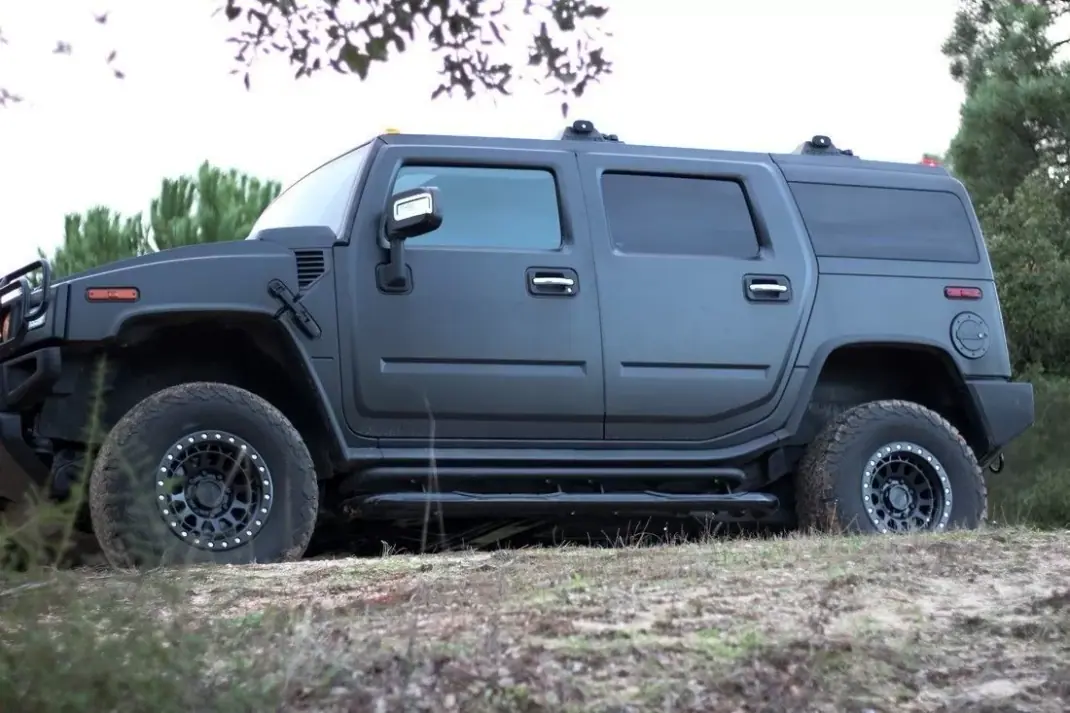 Hummer H2 2006 - 48800 EUR, 75250 km - AUTO.MOTO.pt - 75250km - foto 38 de 39