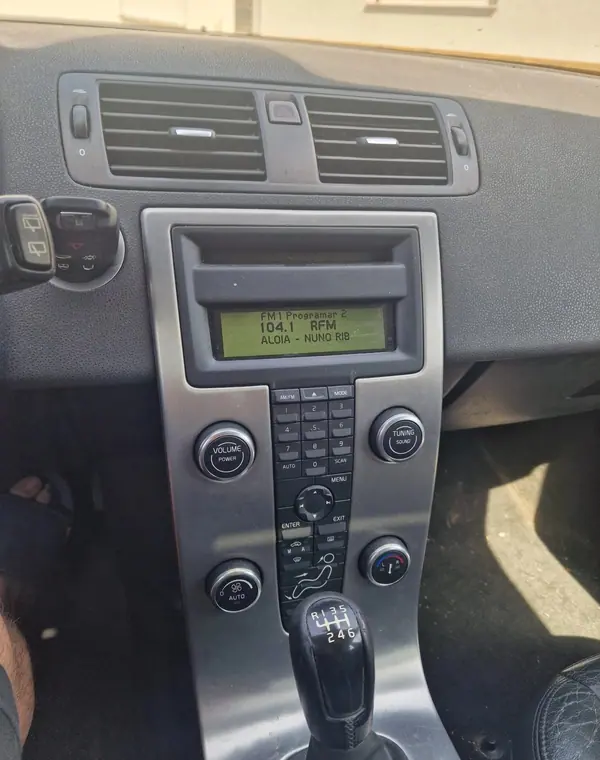 Volvo V50 2007 - 4250 EUR, 320000 km - AUTO.MOTO.pt - 320000km - foto 7 de 9