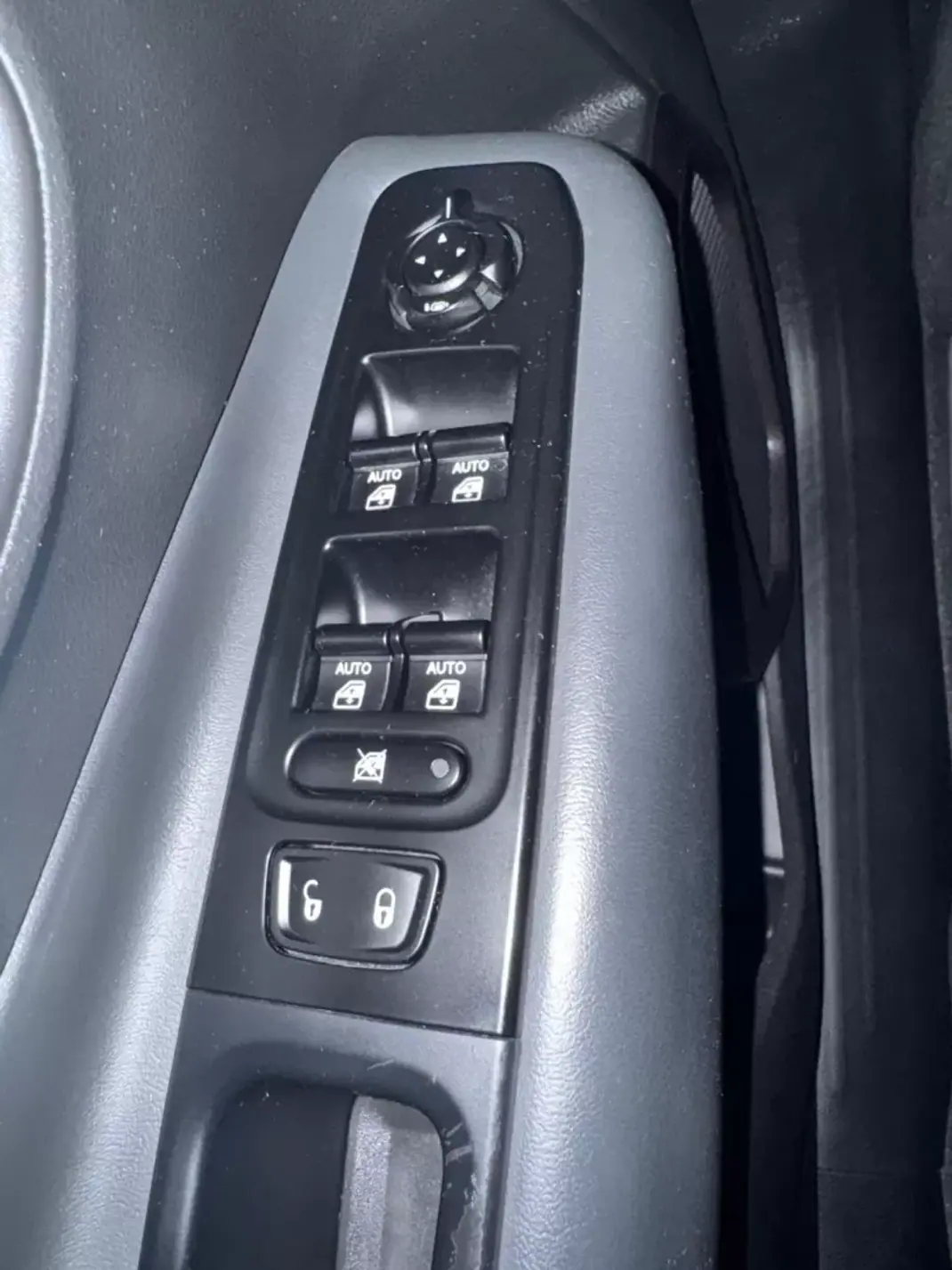Jeep Renegade 2022 - 20490 EUR, 84266 km - AUTO.MOTO.pt - 84266km - foto 10 de 18