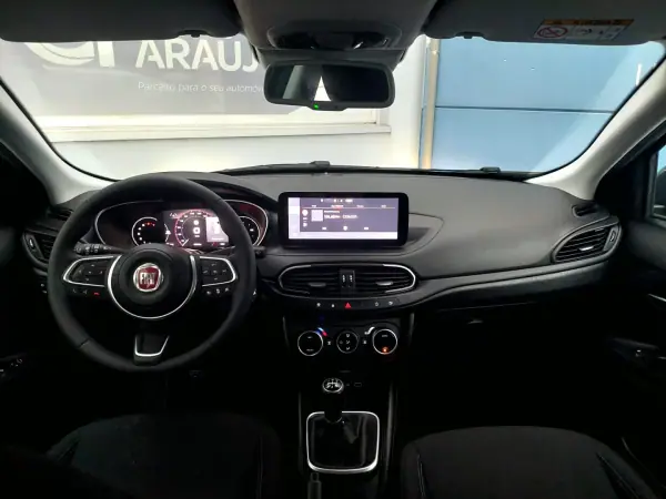 Fiat Tipo Station Wagon Cross 2023 - 19900 EUR, 15112 km - AUTO.MOTO.pt - 15112km - foto 25 de 27
