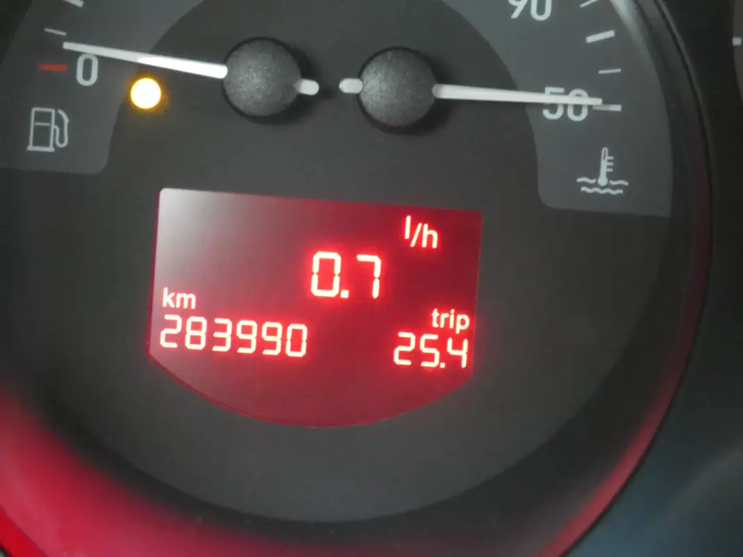 SEAT Leon 2008 - 8500 EUR, 280000 km - AUTO.MOTO.pt - 280000km - foto 18 de 21