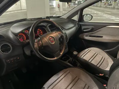 Fiat Punto 2011 - 3000 EUR, 289000 km - AUTO.MOTO.pt - 289000km - foto 5 de 10