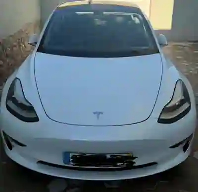 Tesla Model 3 2019 - 24000 EUR, 154000 km - AUTO.MOTO.pt - 154000km - foto 1 de 8