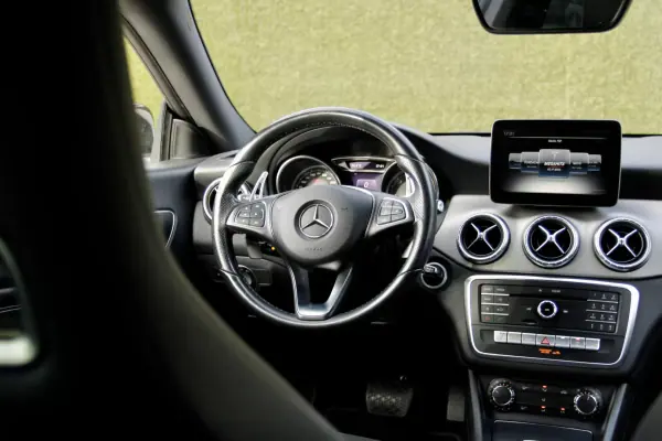 Mercedes-Benz CLA 200 2016 - 23500 EUR, 157000 km - AUTO.MOTO.pt - 157000km - foto 3 de 43