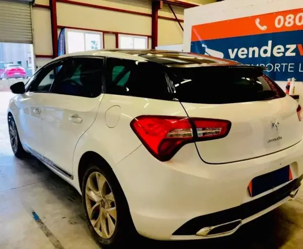 Citroën DS5 2013 - 10900 EUR, 179480 km - AUTO.MOTO.pt - 179480km - foto 5 de 11