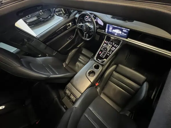 Porsche Panamera Sport Turismo 2020 - 74990 EUR, 120000 km - AUTO.MOTO.pt - 120000km - foto 9 de 56