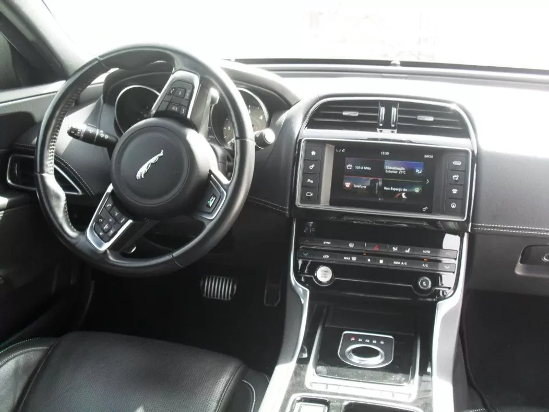 Jaguar XE 2017 - 25950 EUR, 59977 km - 59977km - foto 13 de 35