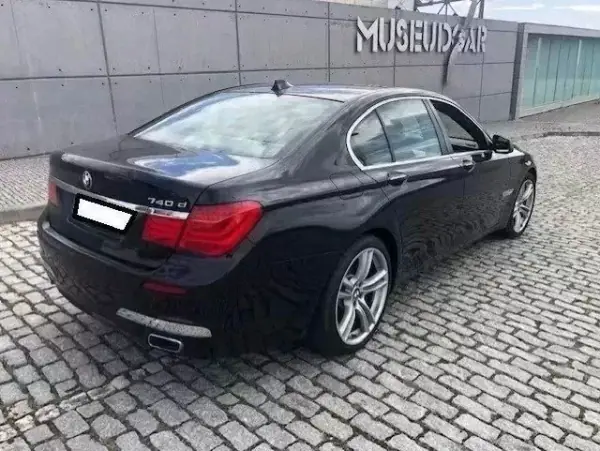 BMW 740 2012 - 14999 EUR, 320000 km - AUTO.MOTO.pt - 320000km - foto 19 de 19
