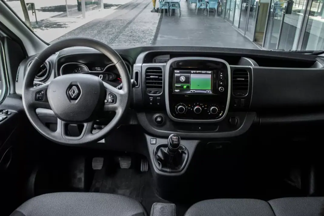 Renault Trafic 2020 - 28990 EUR, 126359 km - AUTO.MOTO.pt - 126359km - foto 33 de 41