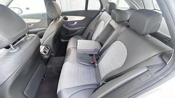 Mercedes-Benz C 300 2021 - 27500 EUR, 201000 km - AUTO.MOTO.pt - 201000km - foto 21 de 22