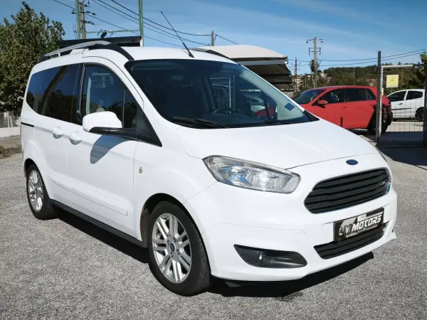 Ford Tourneo Courier 1.0 EcoBoost Titanium 2018 Gasolina — 93 911 km · Viseu Ford Tourneo Courier 2018