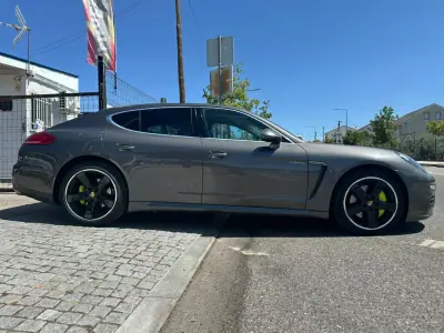 Porsche Panamera 2015 - 39900 EUR, 124815 km - AUTO.MOTO.pt - 124815km - foto 10 de 41