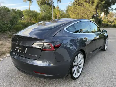 Tesla Model 3 2019 - 24999 EUR, 60000 km - AUTO.MOTO.pt - 60000km - foto 9 de 17