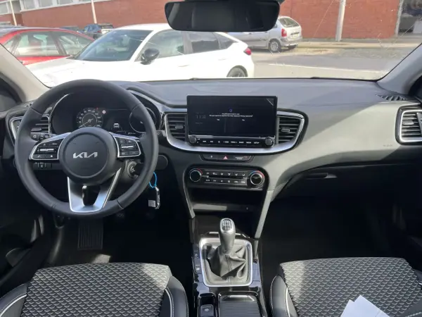 Kia Ceed 2025 - 23900 EUR, 10 km - AUTO.MOTO.pt - 10km - foto 12 de 20