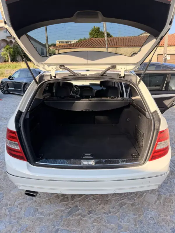 Mercedes-Benz C 220 2011 - 10900 EUR, 315000 km - AUTO.MOTO.pt - 315000km - foto 10 de 10