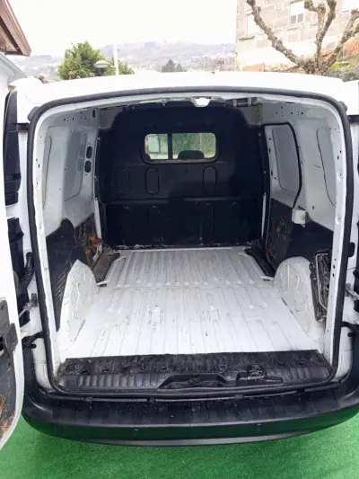 Renault Kangoo 1.5 Dci , 3 Lugares, Iva dedutivel 2016 - 9990 EUR, 102740 km - AUTO.MOTO.pt - 102740km - foto 9 de 10
